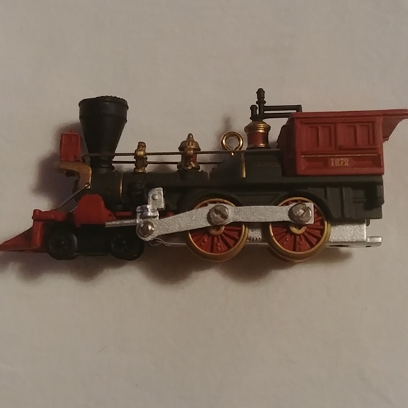 **5 for $20   Lionel General Steam Locomotive Hallmark Ornament - Picture 4 of 5